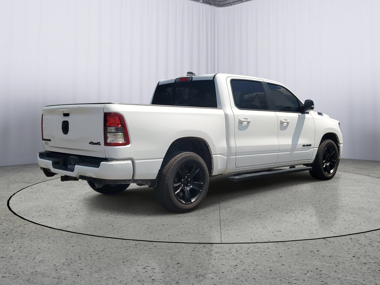 Used 2021 White Ram Big Horn/Lone Star image 4