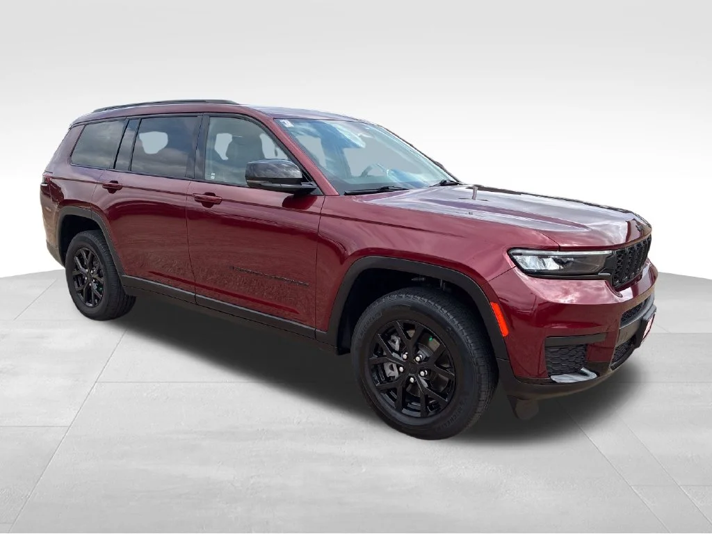 Used 2024 Red Jeep Altitude image 8