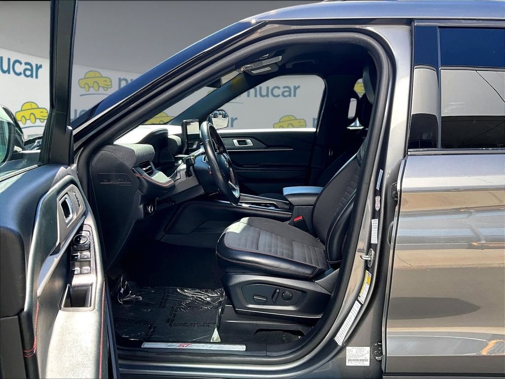 Used 2025 Gray Ford ST-Line image 11