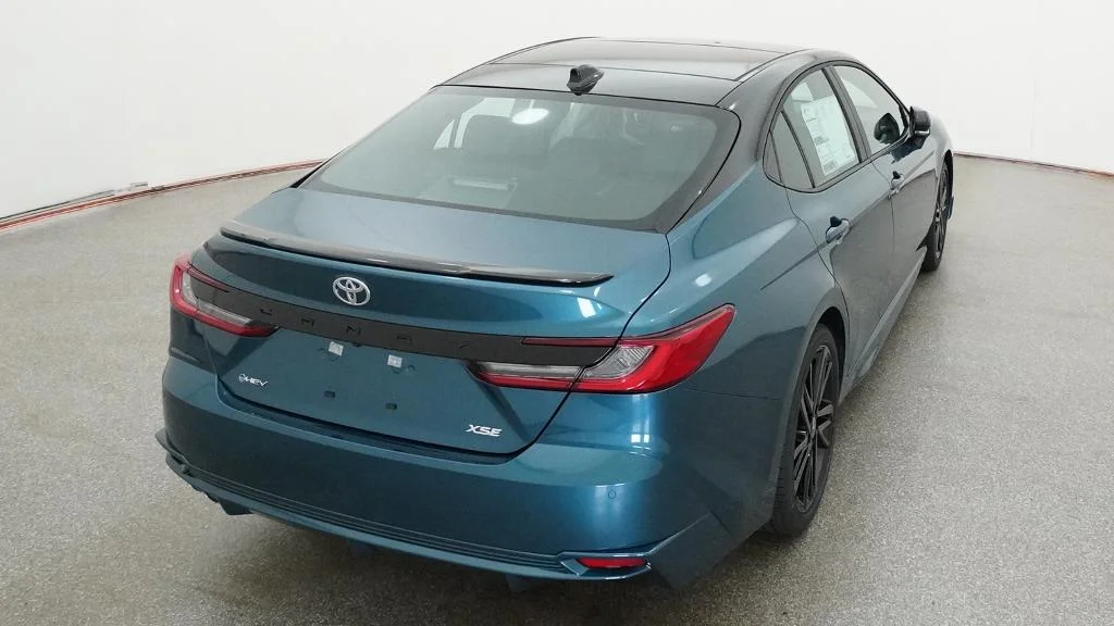 New 2026 Ocean Gem with Midnight Black Metallic roof Toyota XSE image 22