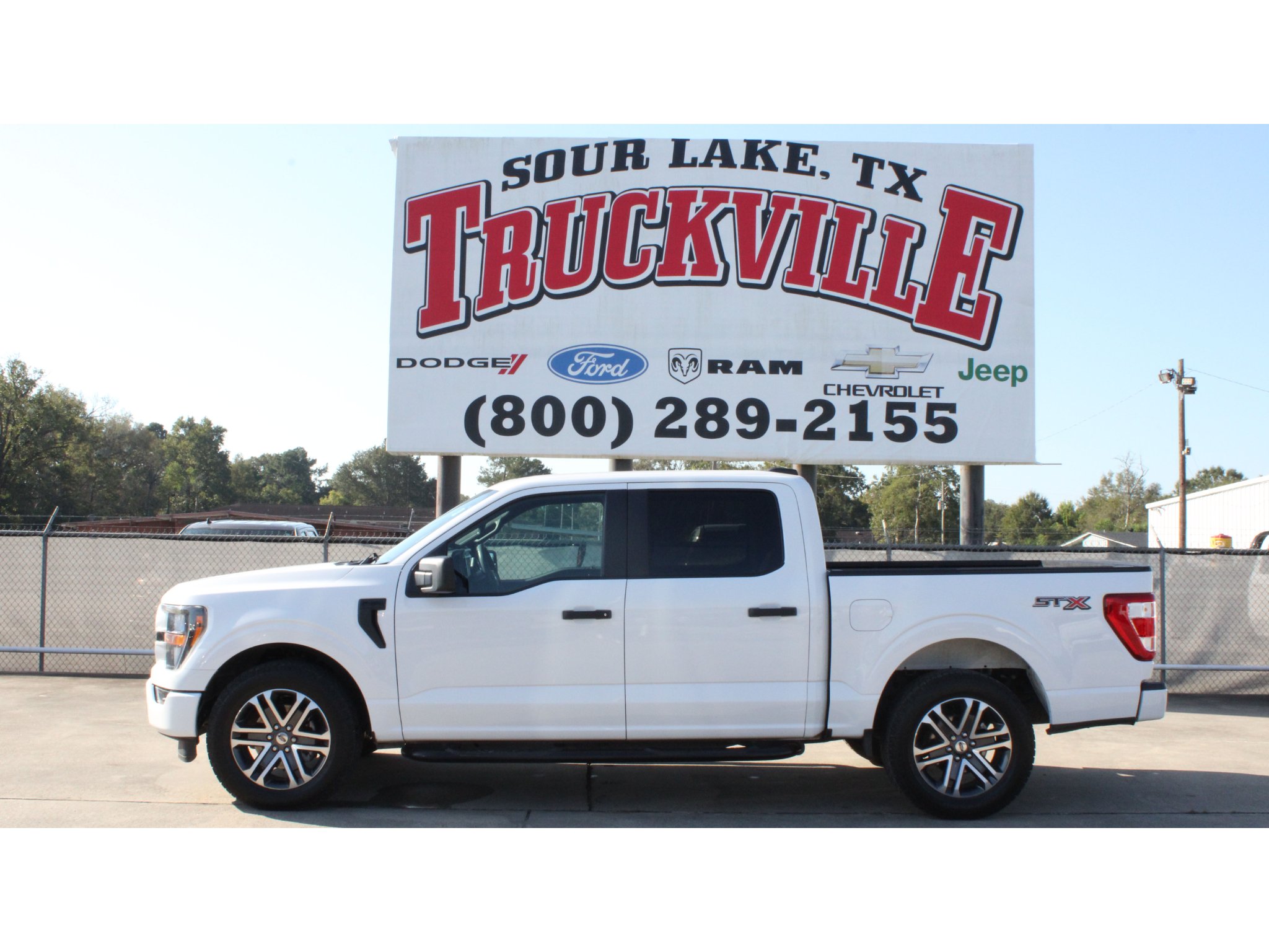 Used 2023 Oxford White Ford XL image 1