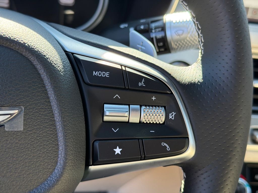 2026 GENESIS G70 Standard - Photo 25