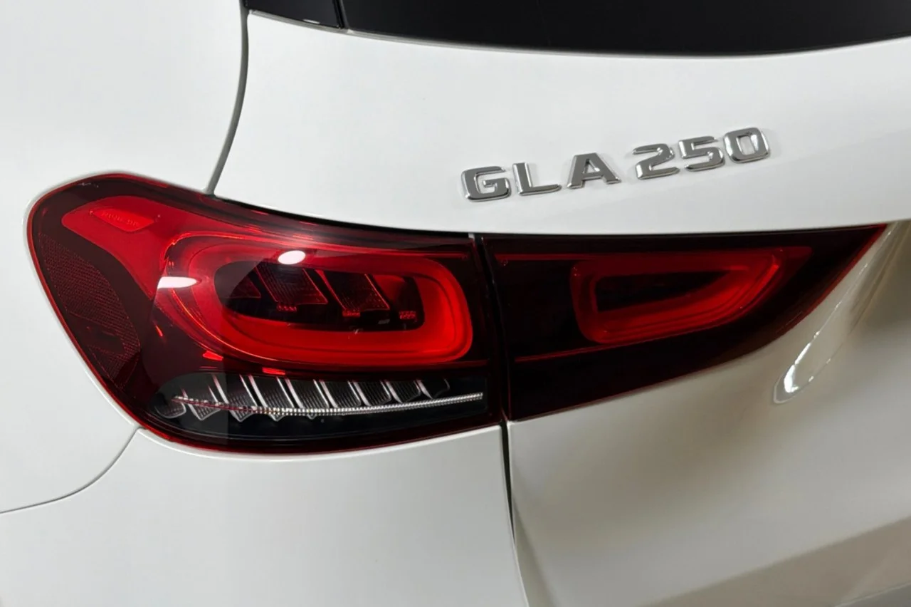 Used 2021 Polar White Mercedes-Benz GLA 250 image 25