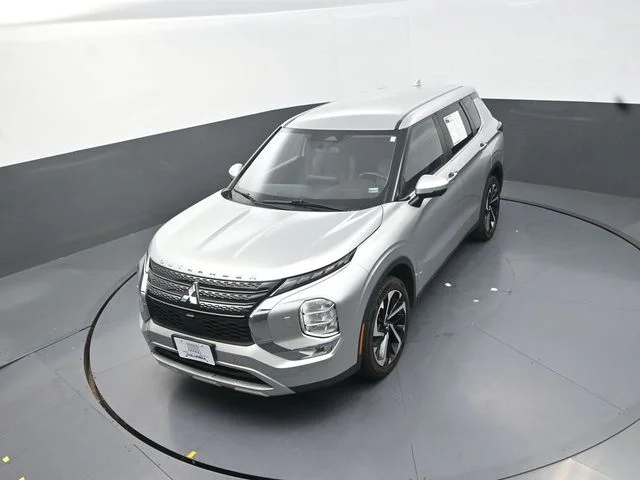 Used 2023  Mitsubishi  image 13