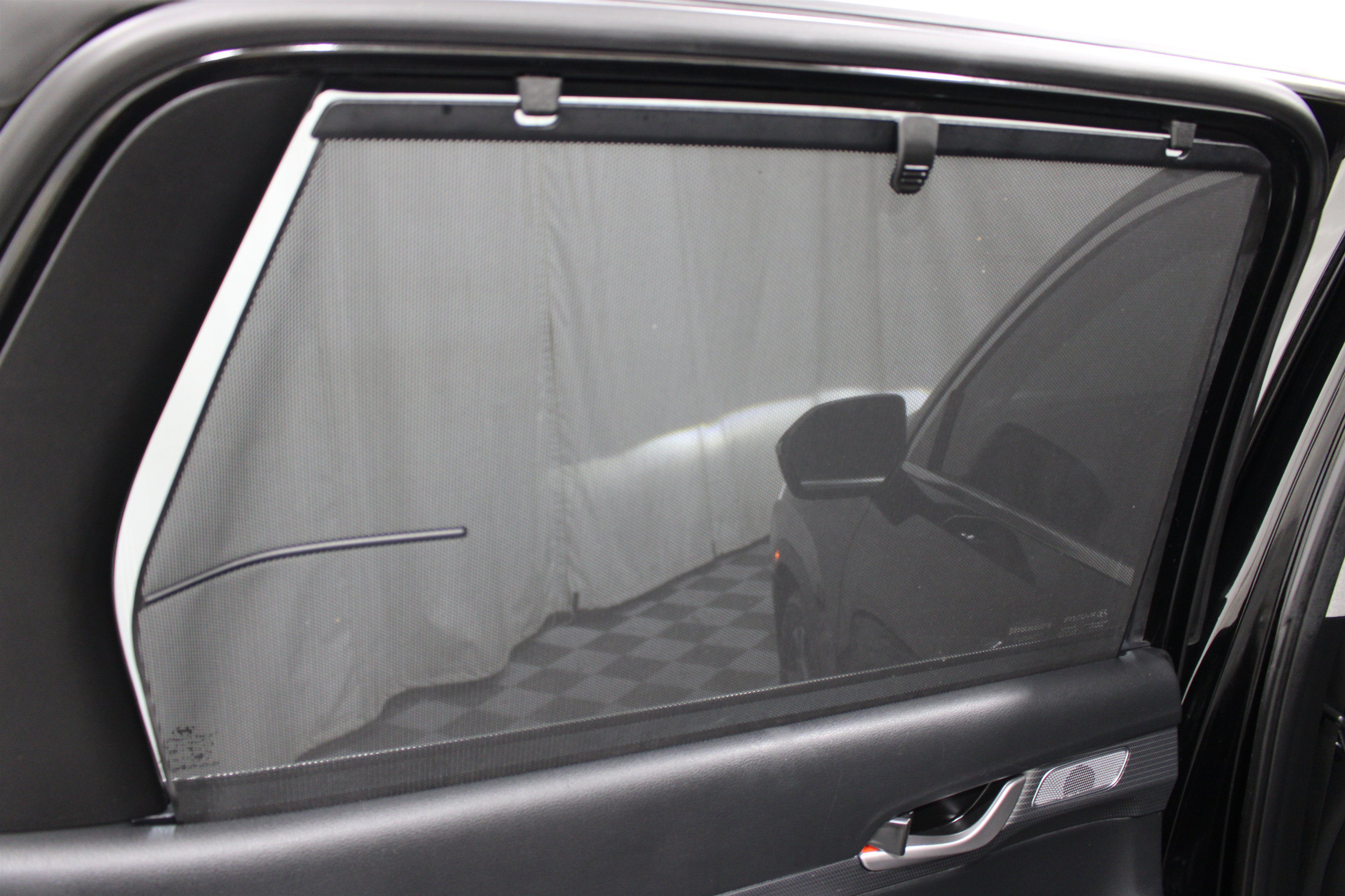 Used 2023 Abyss Black Pearl Hyundai Limited image 26