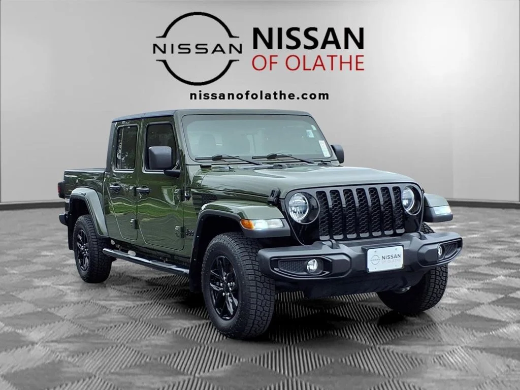 Used 2022 Green Jeep Sport image 28