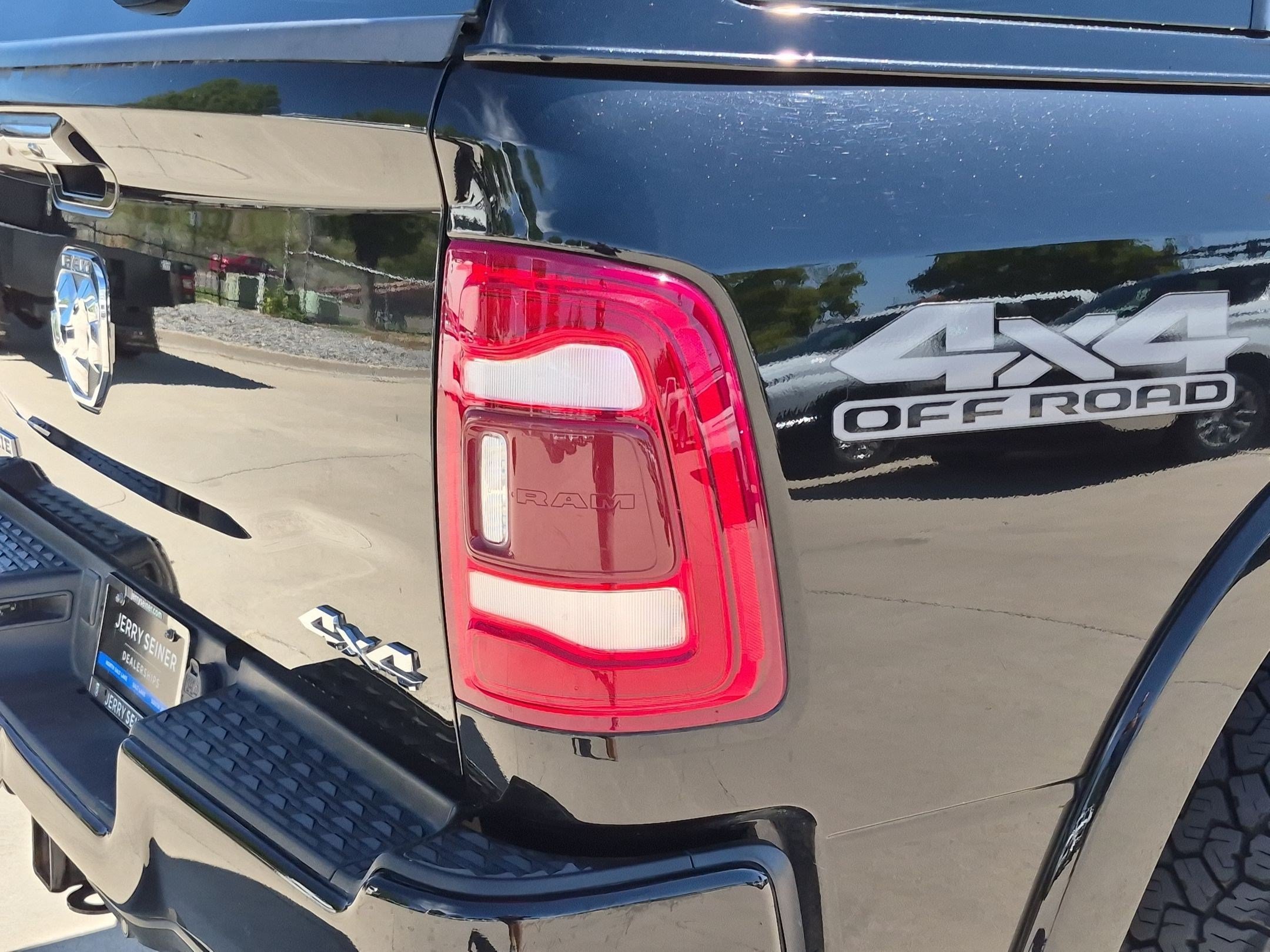 Used 2021 Diamond Black Crystal Pearlcoat Ram Laramie image 11