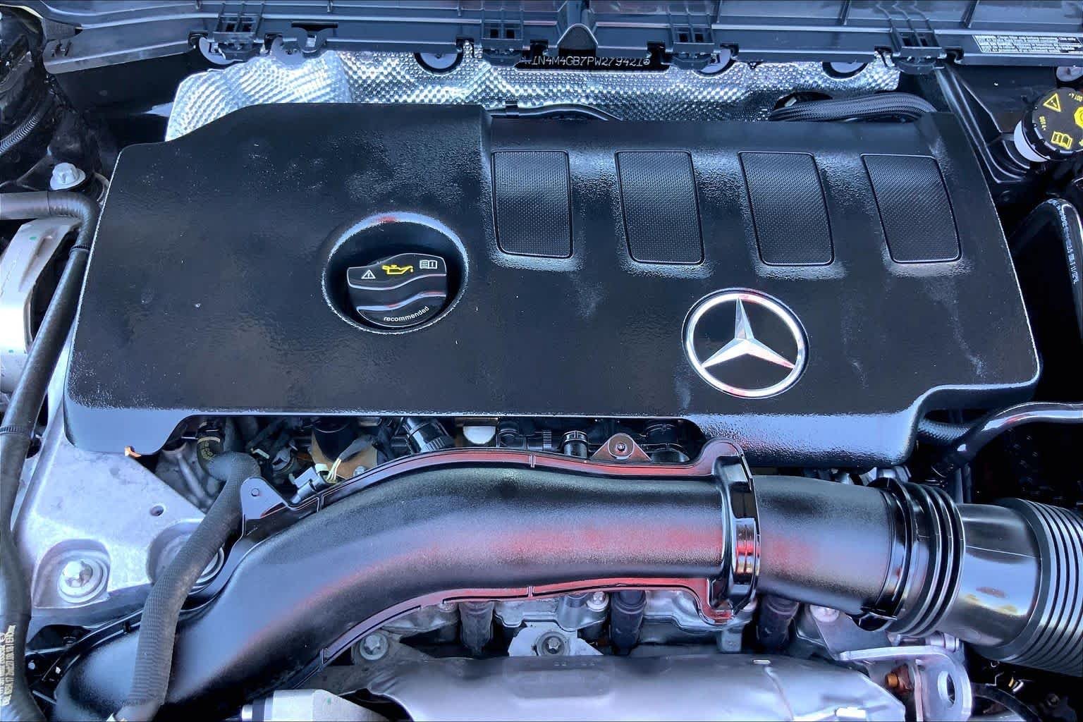 Used 2023 Night Black Mercedes-Benz GLB 250 image 32