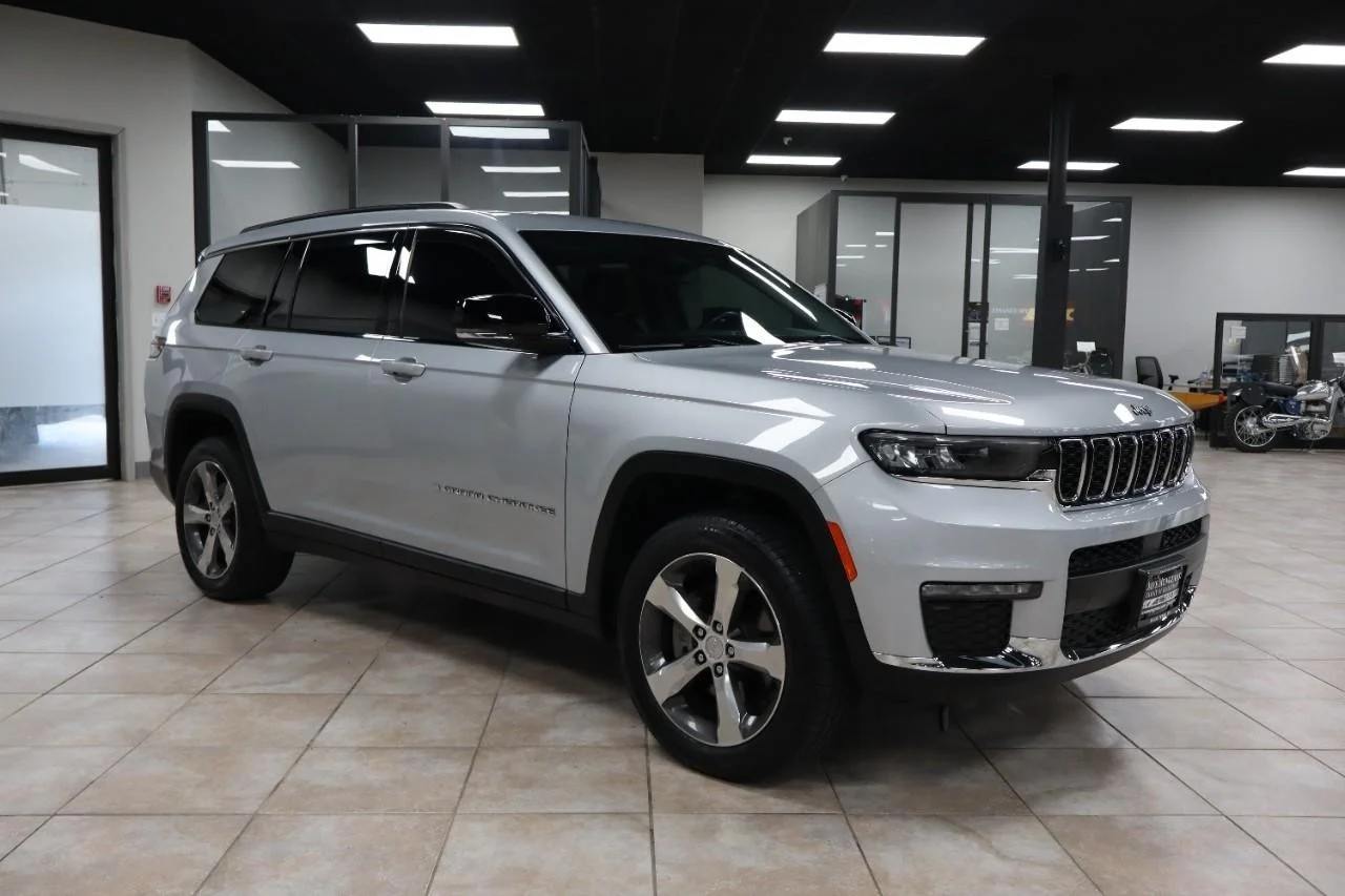 Used 2021 Silver Zynith Jeep Limited image 7