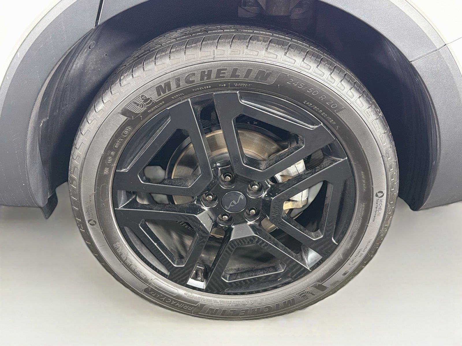 Used 2025  Kia EX X-Line image 36