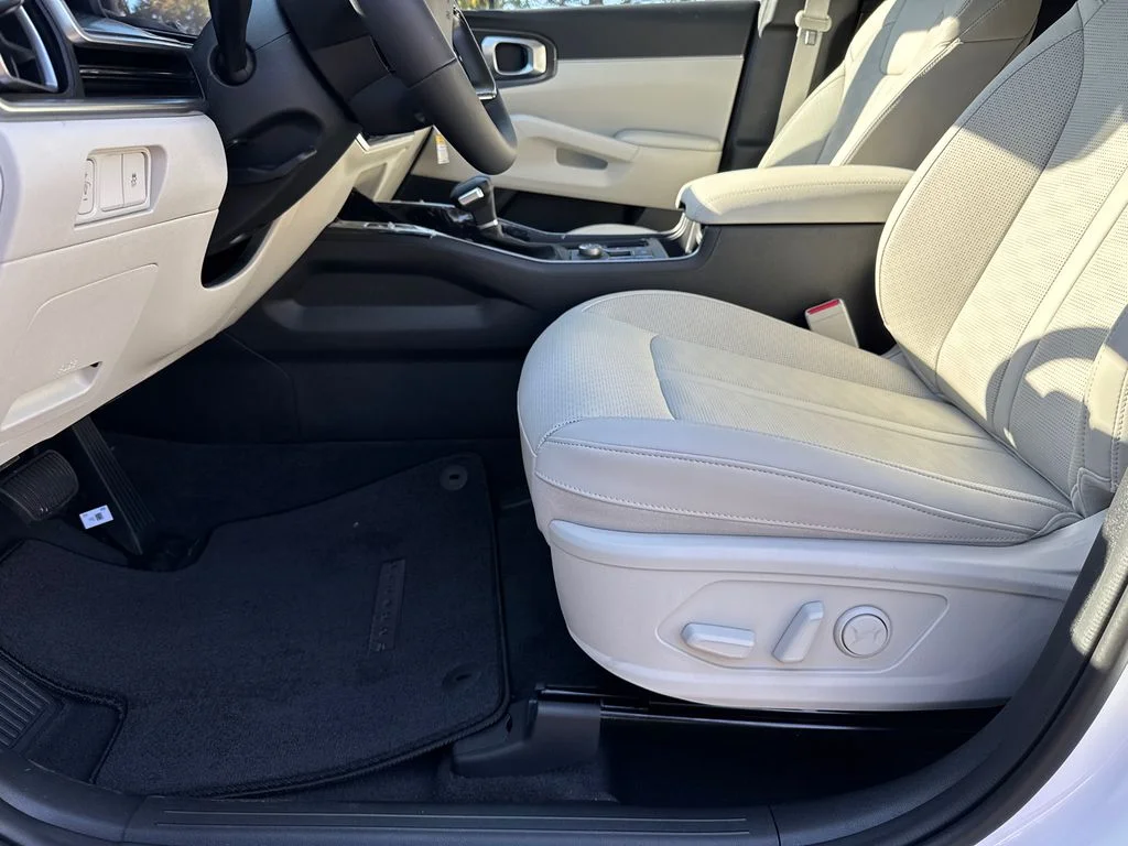 New 2026 White Kia S image 10