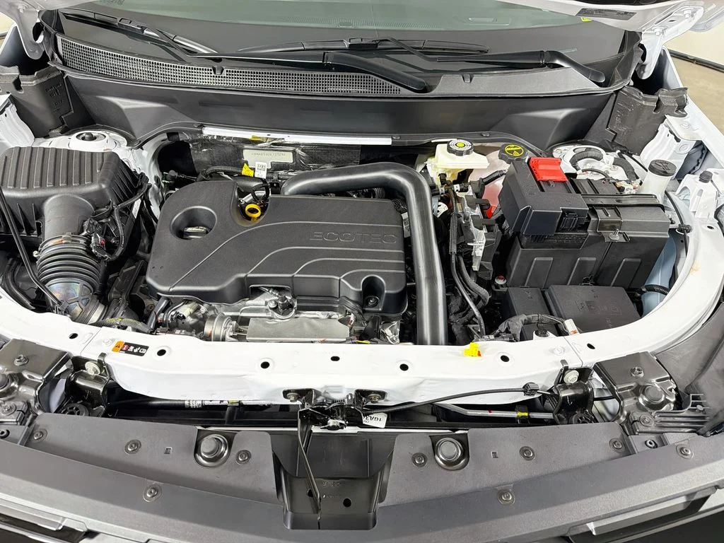 New 2027 White Chevrolet LT image 25
