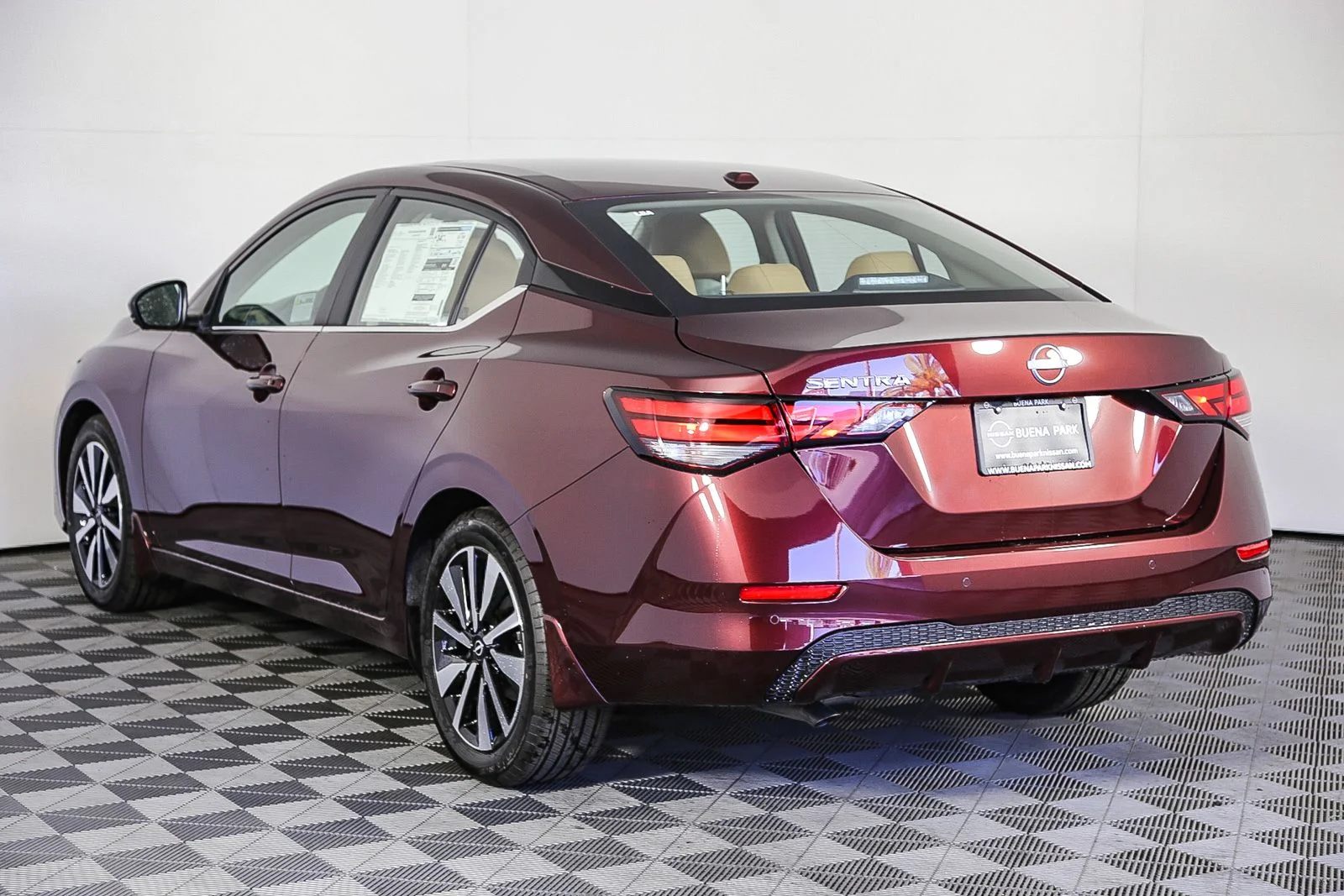 2025 Nissan Sentra SV - Photo 6