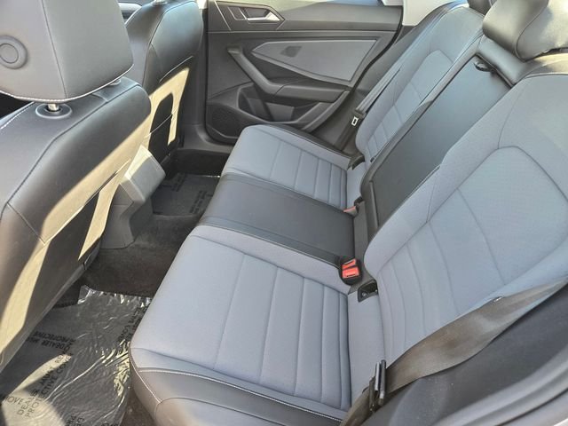 Used 2025 Silver Volkswagen 1.5T SE image 12