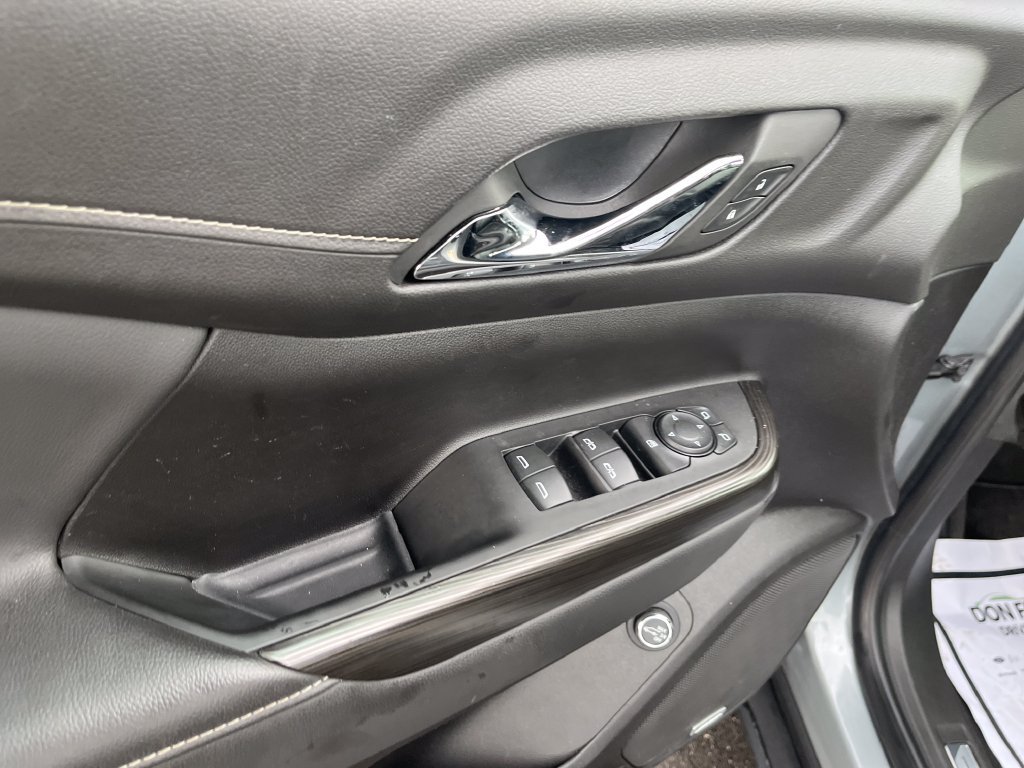 Used 2023 Silver GMC SLT image 10