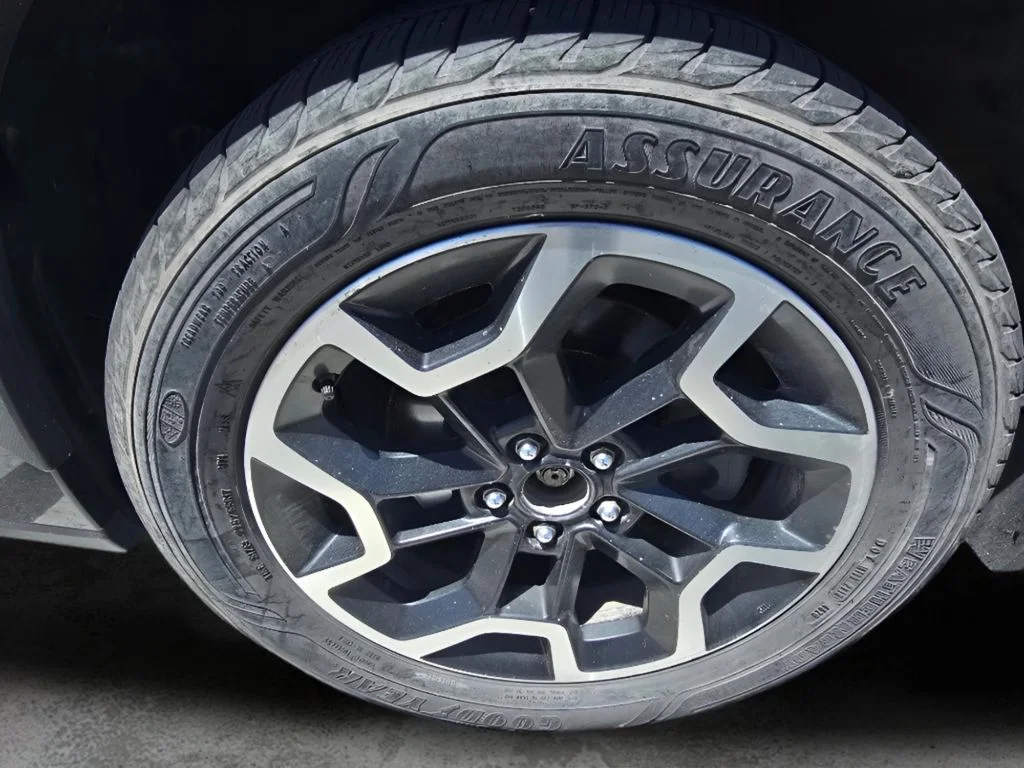 Used 2016 Crystal Black Silica Subaru Limited image 17