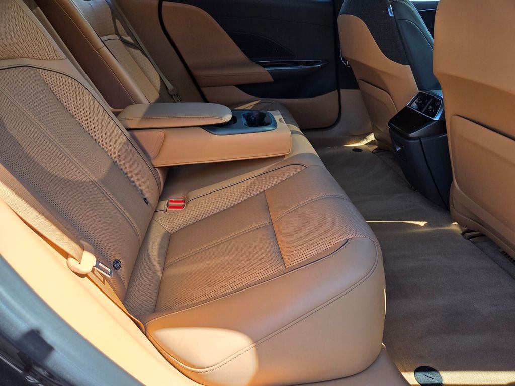 Used 2022  Lucid Grand Touring image 19