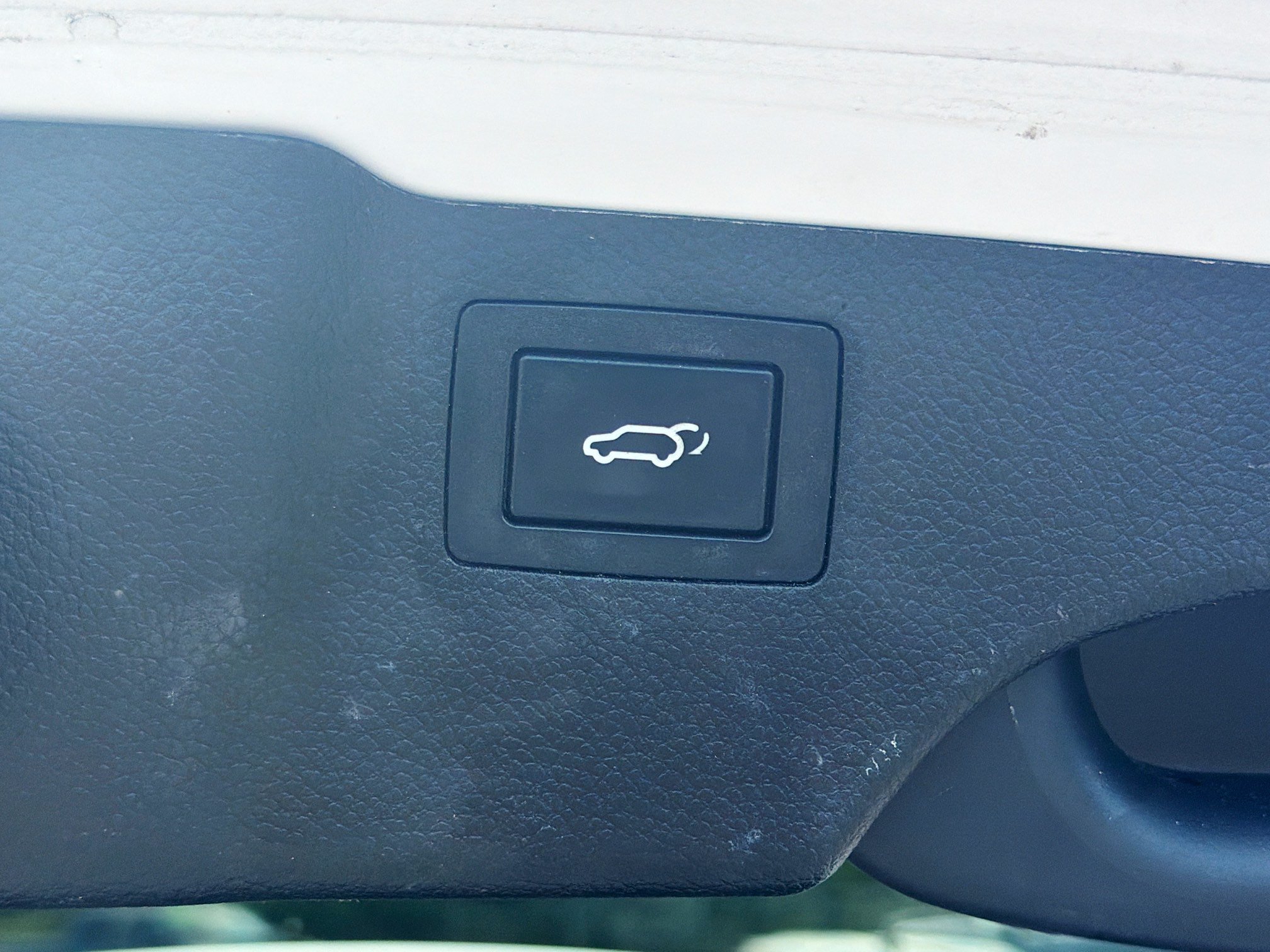 Used 2018 Pearl White Hyundai 2.0T image 14