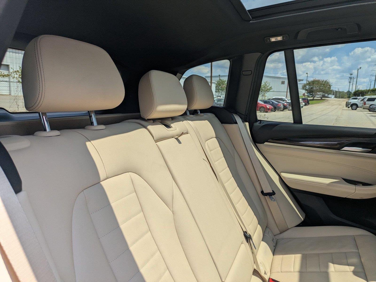 Used 2020 Alpine White BMW sDrive30i image 31