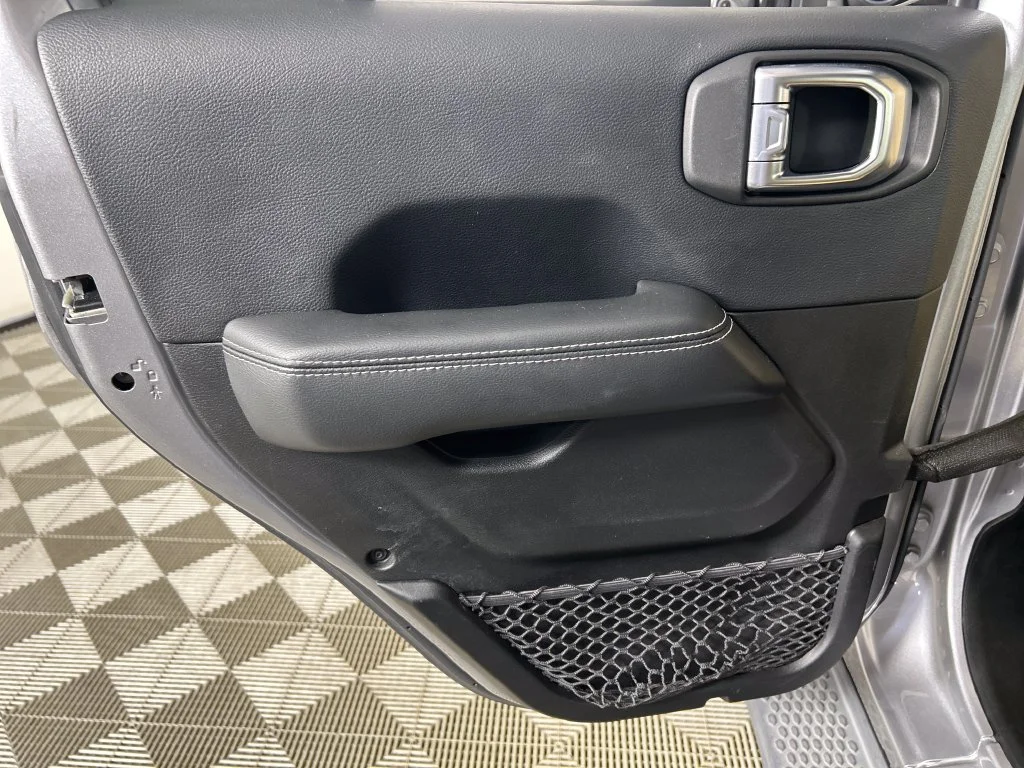 Used 2018 Silver Jeep Unlimited Sahara image 15