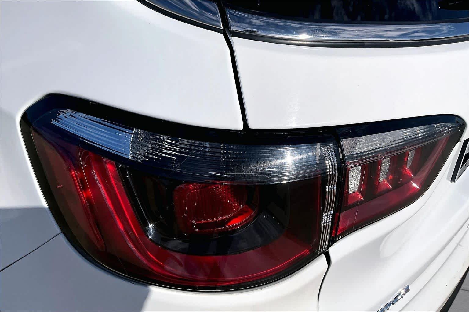 Used 2024 Bright White Clearcoat Jeep Latitude image 29