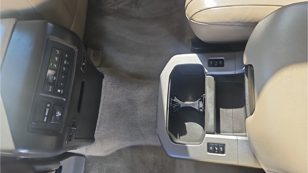 Used 2010 Super White Toyota Platinum image 21