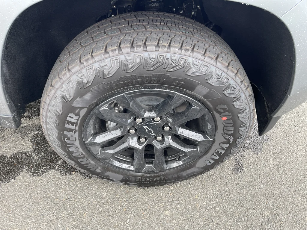 2025 Chevrolet Colorado Z71 - Photo 12