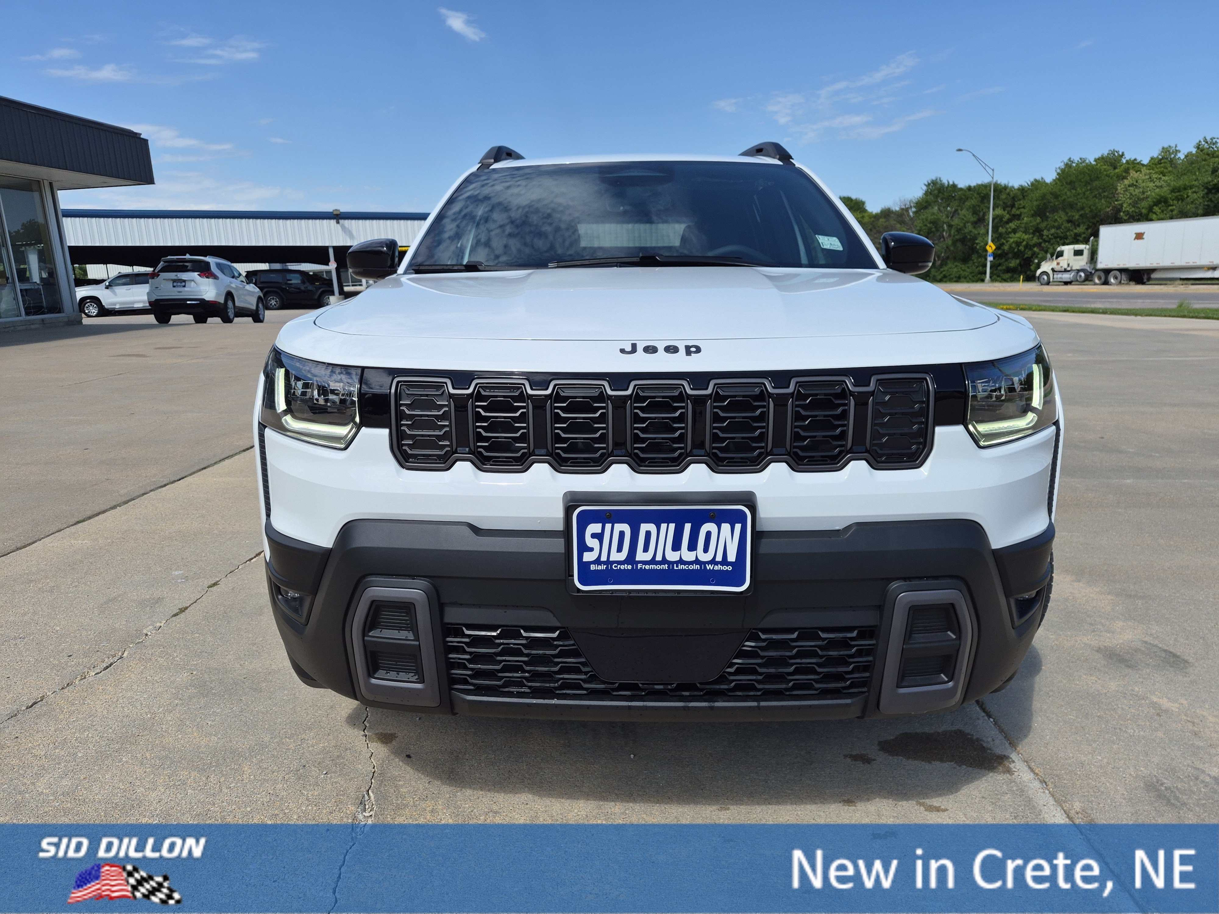 New 2026 Bright White Clear-Coat Exterior Paint Jeep Laredo image 16