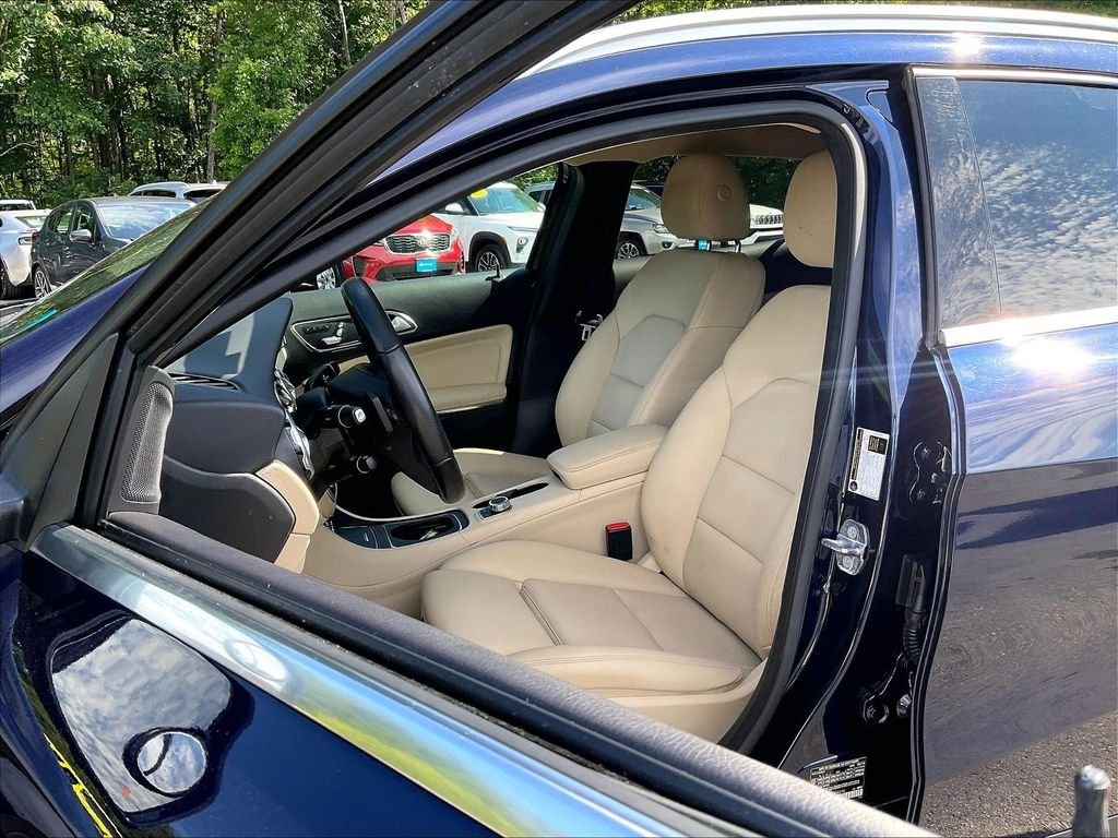 Used 2018 Gray Mercedes-Benz GLA 250 image 10