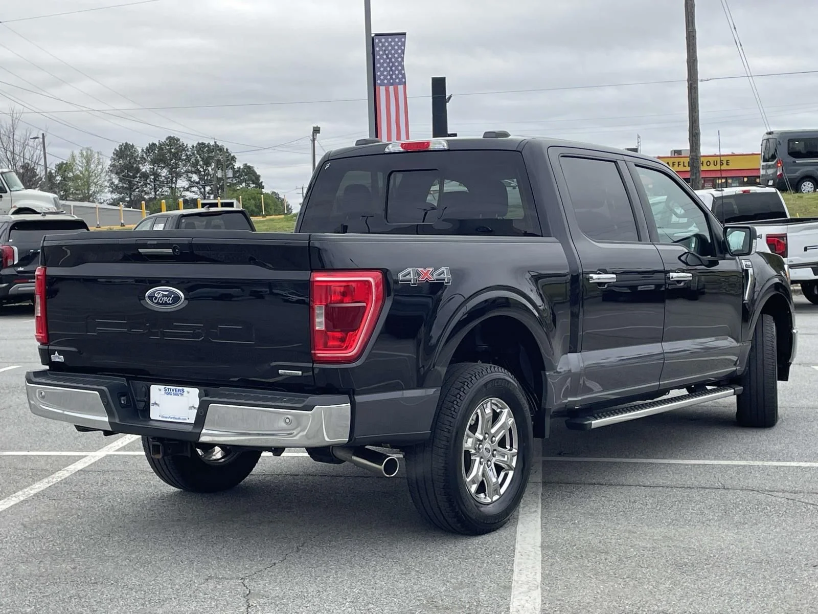 Used 2022 Black Ford XLT image 3