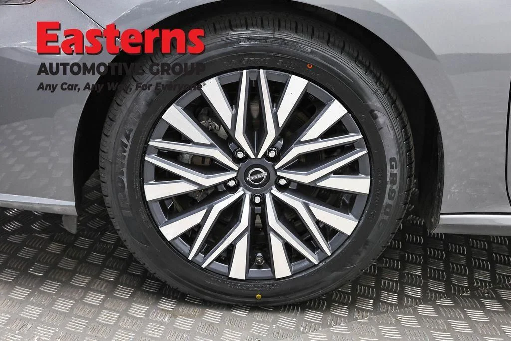 Used 2025 Gray Nissan 2.5 SV image 34
