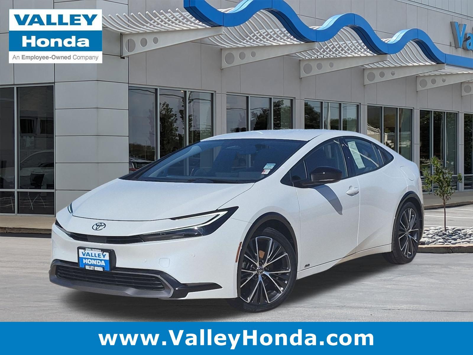 2025 Toyota Prius XLE