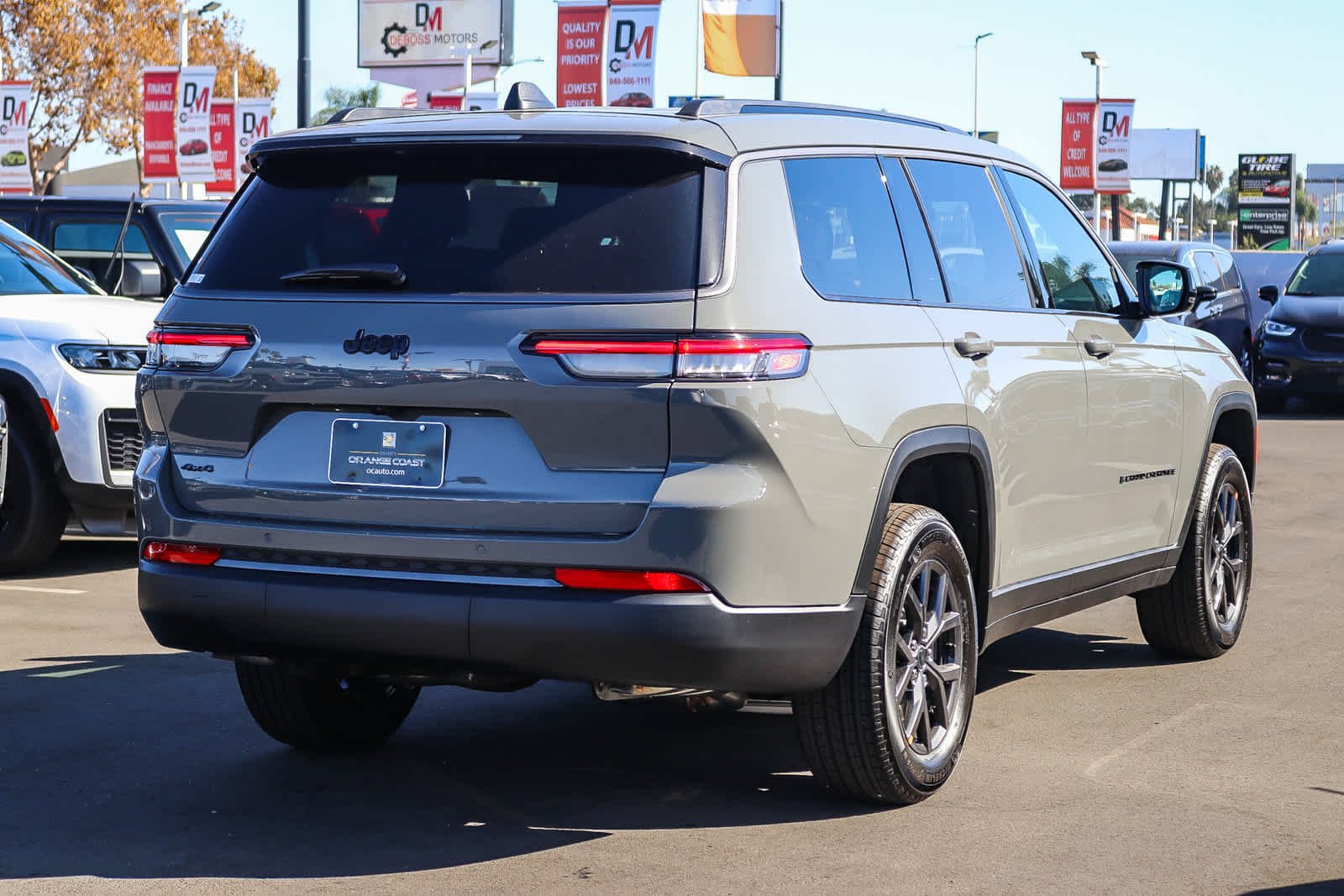 New 2027 Sting-Gray Clear-Coat Paint Jeep Laredo Altitude image 4