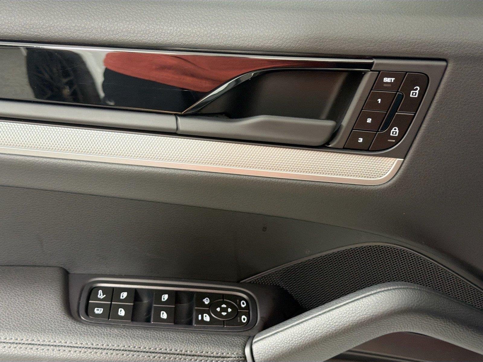 2025 Porsche Cayenne E-Hybrid - Photo 30