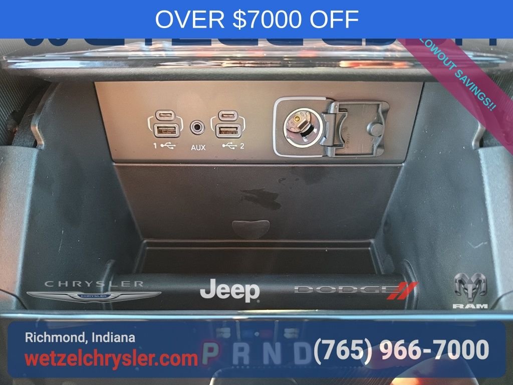 New 2025 Velvet Red Pearl-Coat Exterior Paint Jeep Laredo image 24