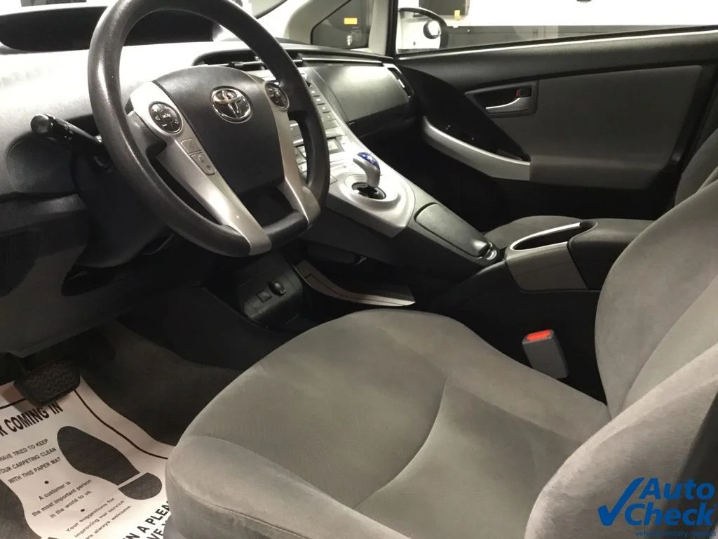 Used 2015 Silver Toyota Three image 23