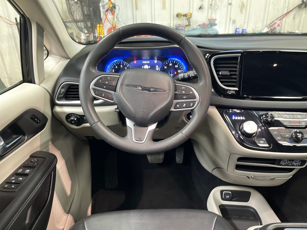 Used 2023 Black Chrysler Touring L image 17