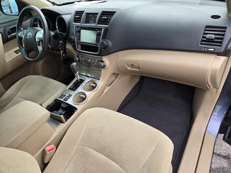 Used 2013 SHORELINE BLUE Toyota Plus image 14