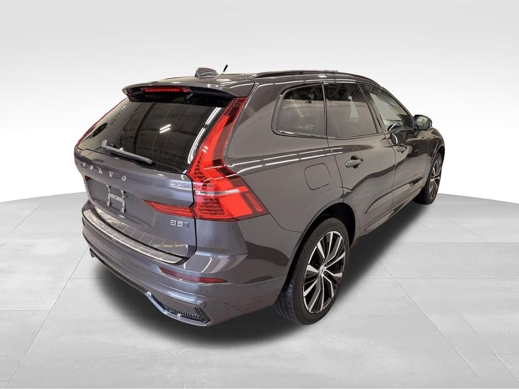 Used 2023 Gray Volvo  image 6