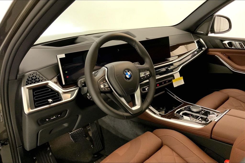 Used 2026 Manhattan Green Metallic BMW  image 4
