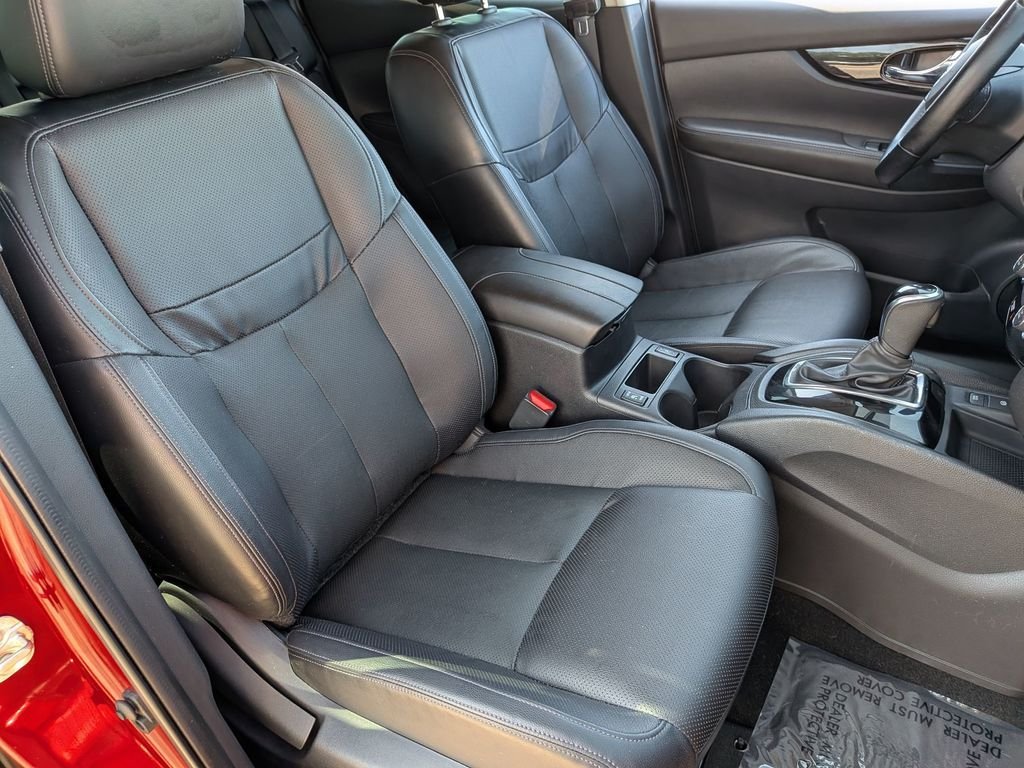 Used 2022 Red Nissan SL image 31