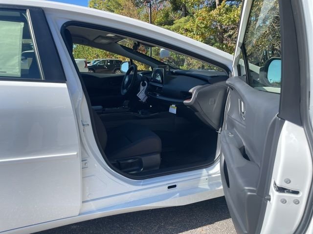 New 2026 Wind Chill Pearl <sup>1</sup> Toyota  SE image 10