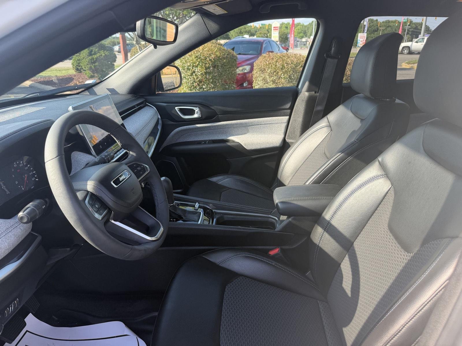 Used 2023 Bright White Clearcoat Jeep Latitude image 12