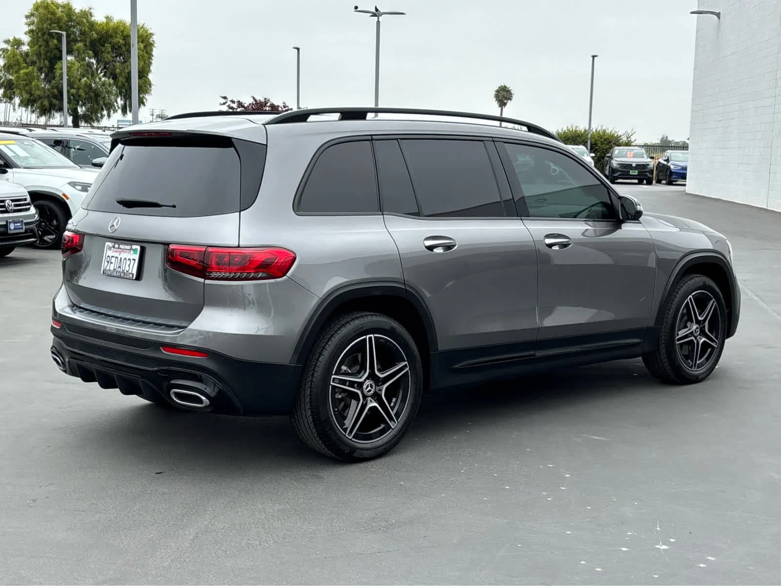 Used 2023 Mountain Grey Metallic Mercedes-Benz GLB 250 image 3