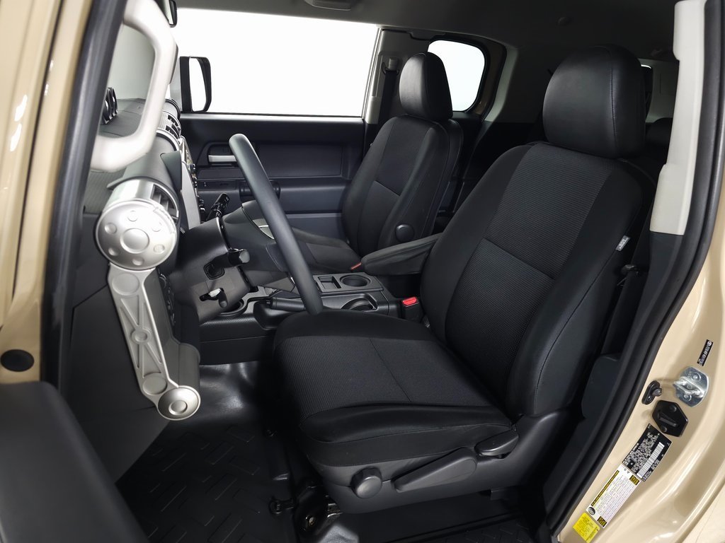 2014 TOYOTA FJ CRUISER - Image 15