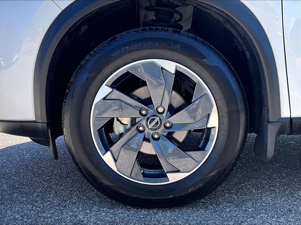 Used 2025 White Nissan SV image 7