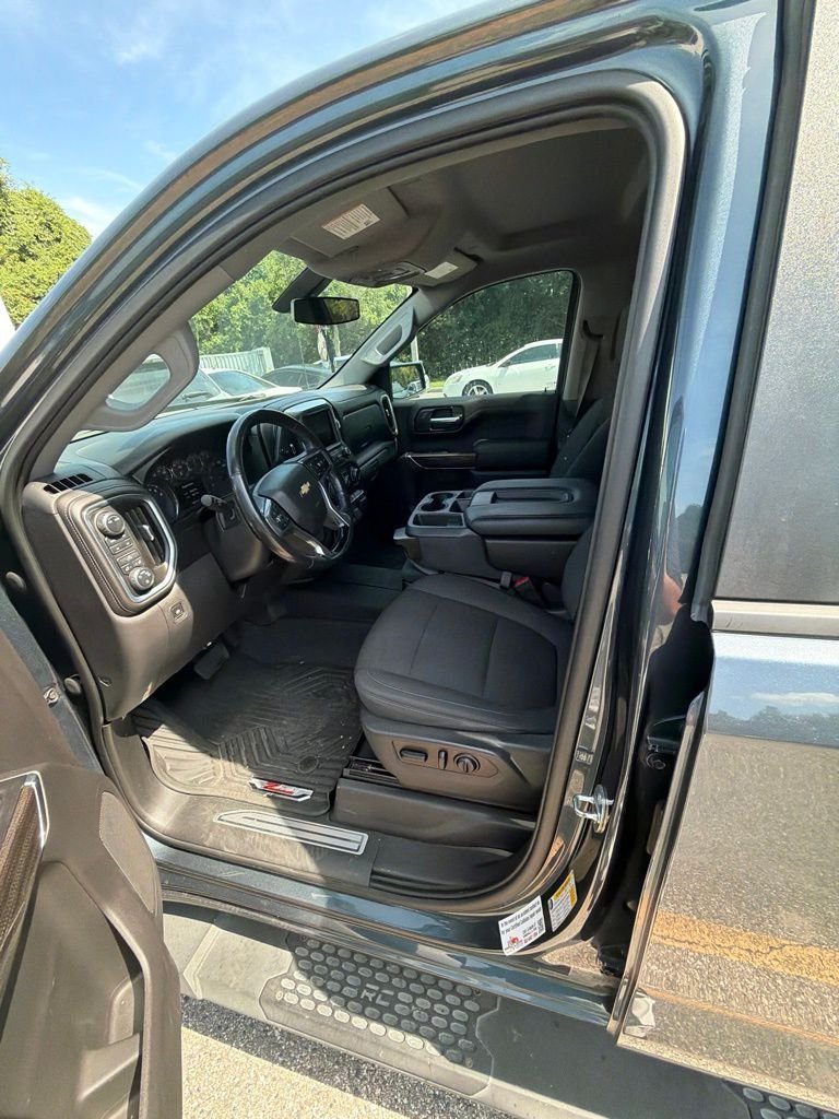 Used 2020 Gray Chevrolet LT image 4