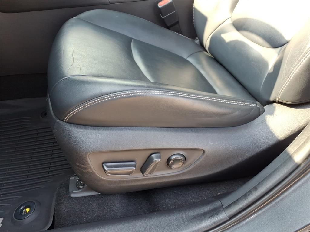 Used 2020 Gray Toyota XLE Premium image 18