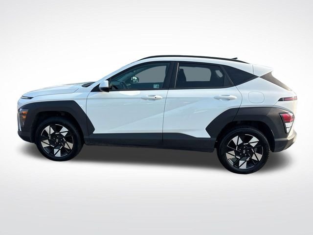 Used 2024 White Hyundai SEL image 2