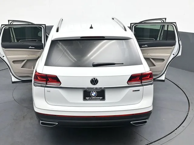 Used 2021  Volkswagen 2.0T SE image 40